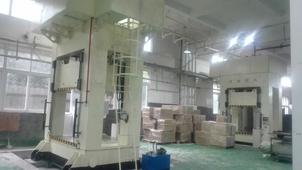 重庆-8台汽车内饰件成型液压机