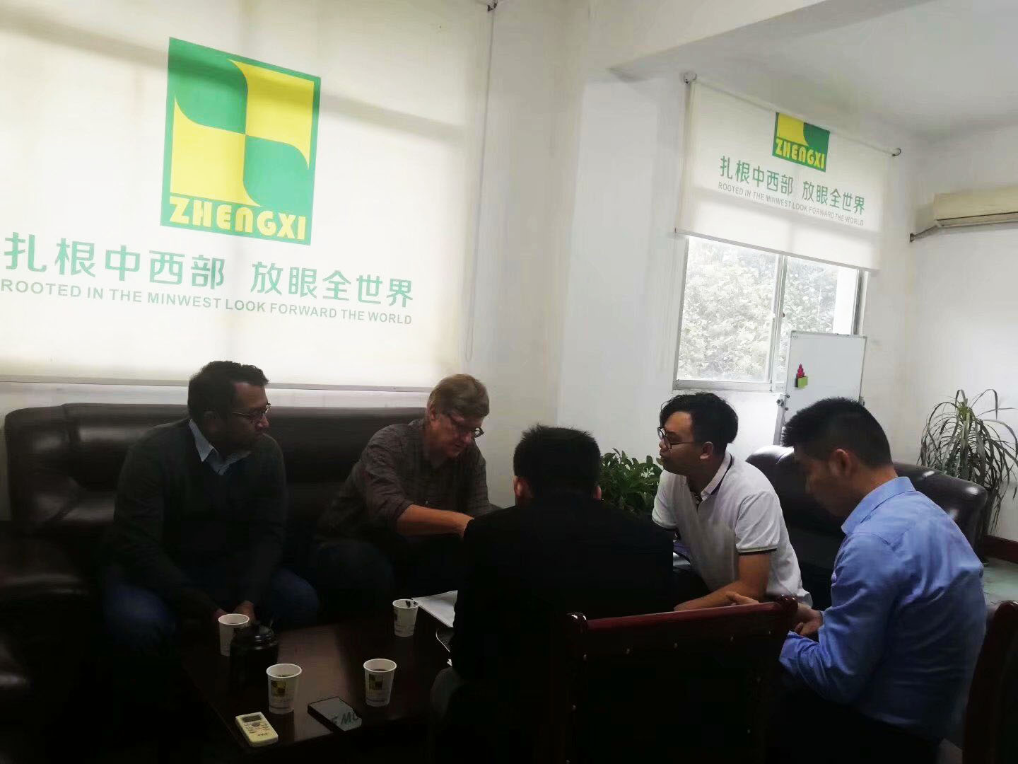 全球500强的瑞典客户来正西公司讨论合作事宜