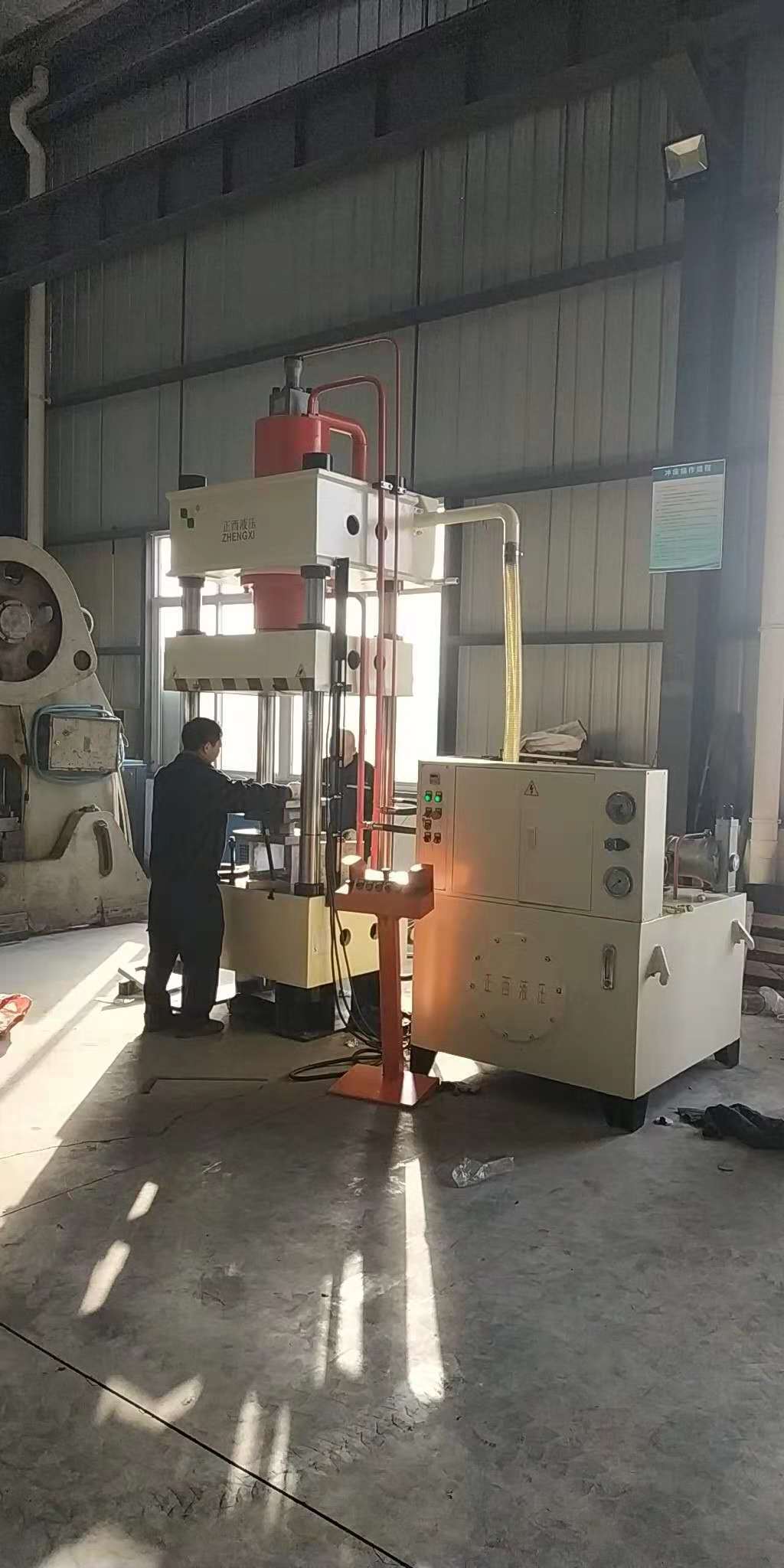 正西200T四柱液压机现场安装