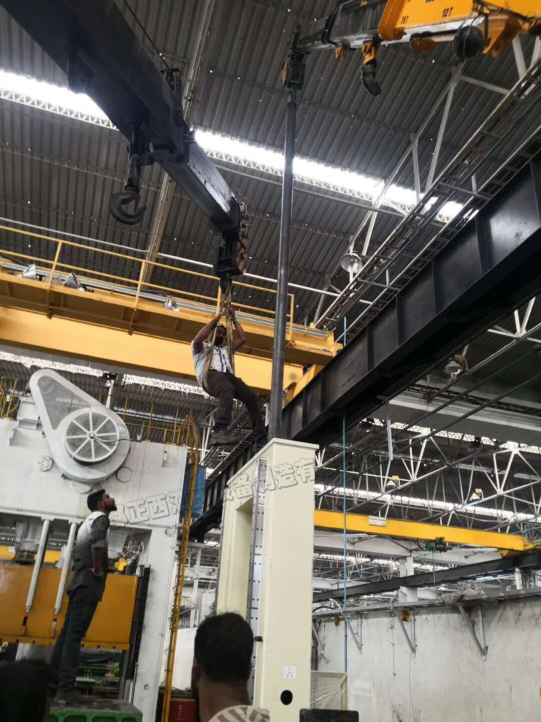 正西液压出口印度的400T框架式液压机5