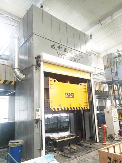 山东德州液压机需求客户定制的1000吨复合材料框架液压机圆满交货了