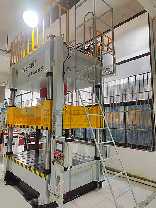 重型井盖成型加工现场拍摄